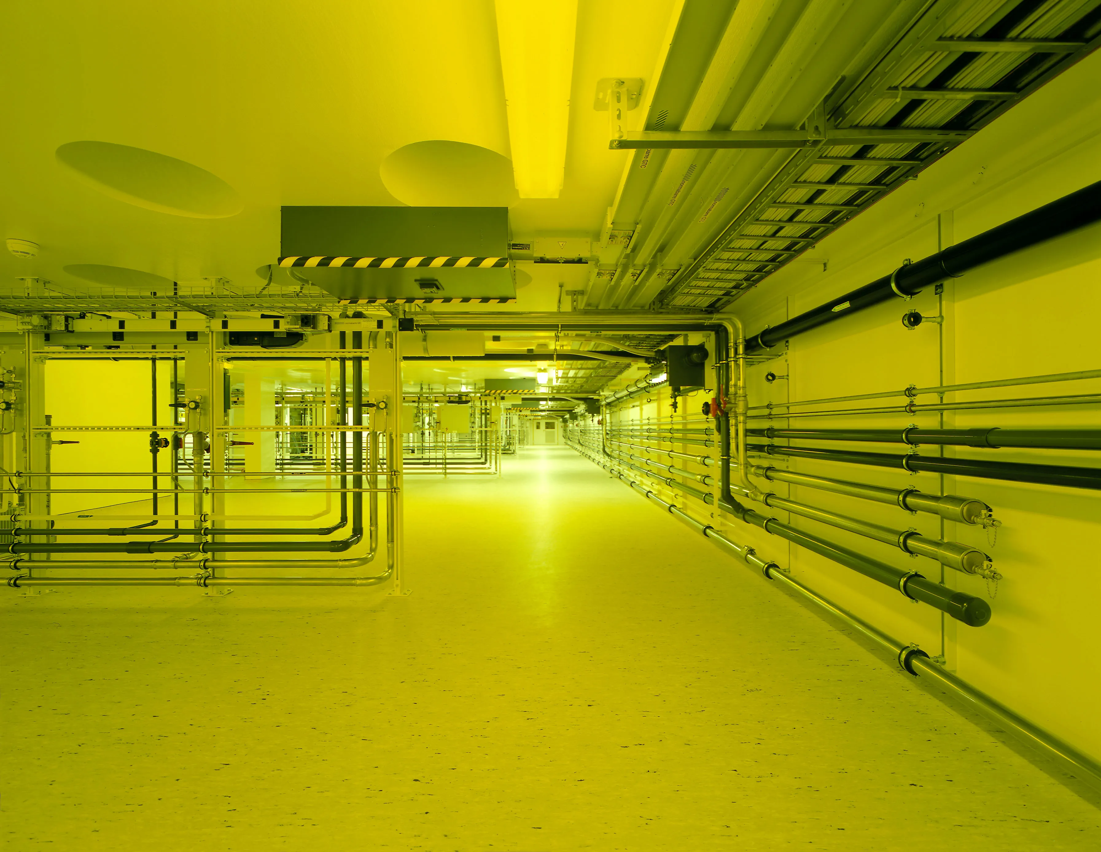 Corridor inside cleanroom BM1